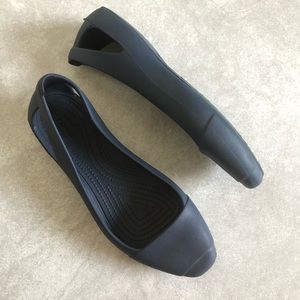 CROCS • Sienna Navy Blue Rubber Ballet Flats